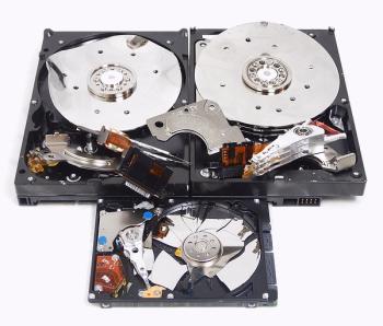 札幌パソコン処分無料 HDD、SSDは物理破壊を行っております。無料出張回収中にて個人様宅や法人様まで幅広く対応しています。